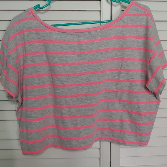 Grey and Pink striped crop top with black bow - Picture 3 of 3